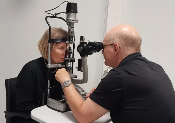 Silmälääkäri-ja-silmäkirurgi-Jukka-Mattila-Tutkimus